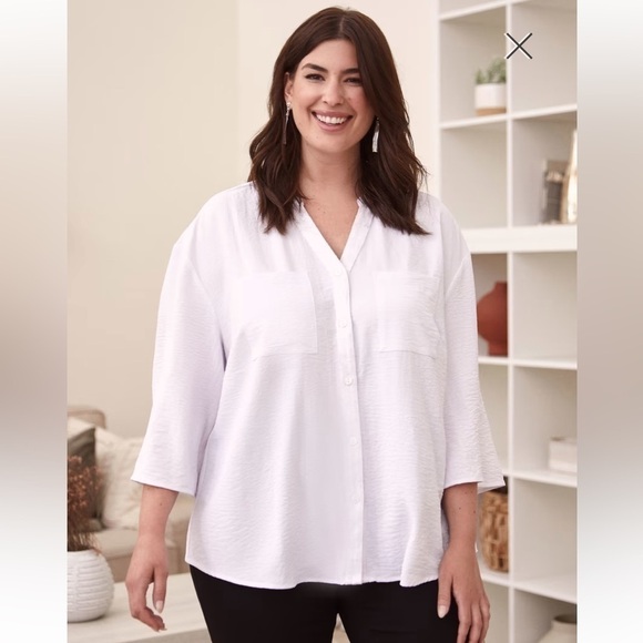 Laura Plus Sequin detail V-neck blouse size 3X - Picture 2 of 16